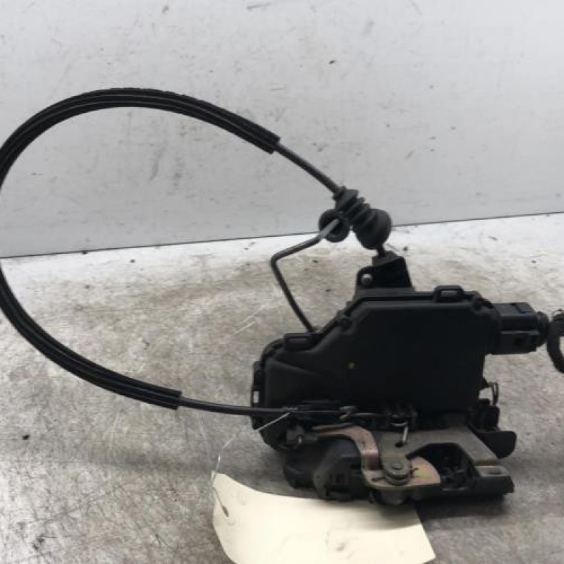 Serrure avant droit VOLKSWAGEN GOLF 4 Serrure avant droit VOLKSWAGEN GOLF 4