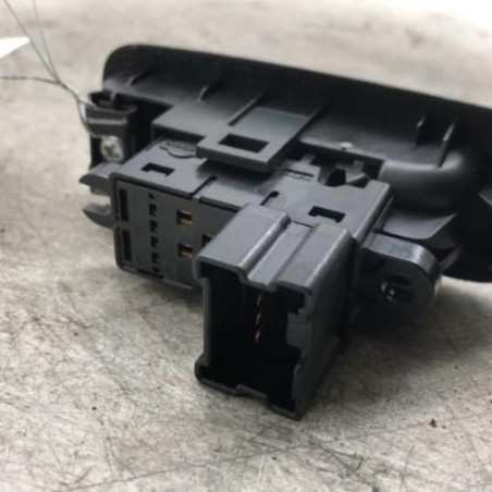 Interrupteur de leve vitre arriere gauche NISSAN QASHQAI 1