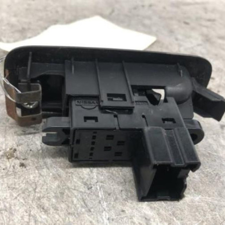 Interrupteur de leve vitre avant droit NISSAN QASHQAI 1