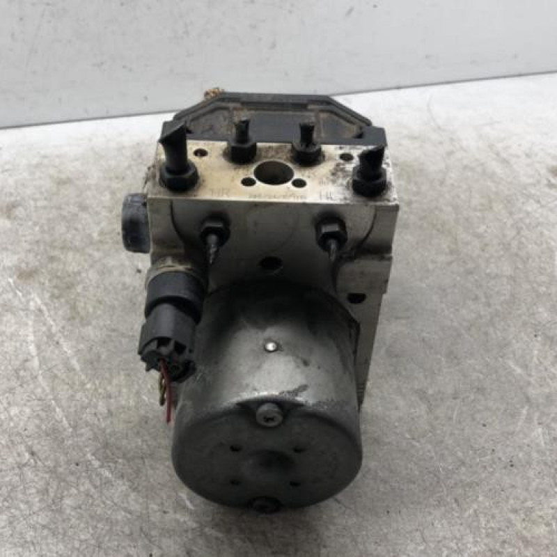 Bloc ABS (freins anti-blocage) VOLKSWAGEN PASSAT 4