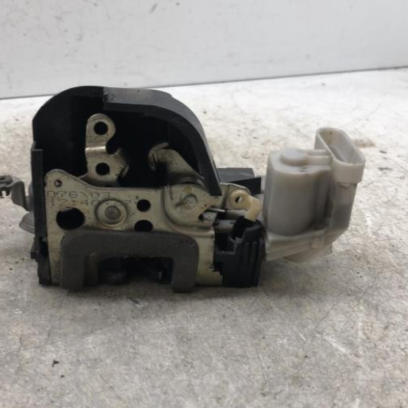 Serrure avant gauche FIAT PUNTO 2 Serrure avant gauche FIAT PUNTO 2