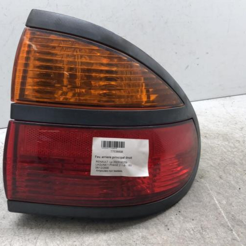 Feu arriere principal droit (feux) RENAULT LAGUNA 1 Feu arriere principal droit (feux) RENAULT LAGUNA 1
