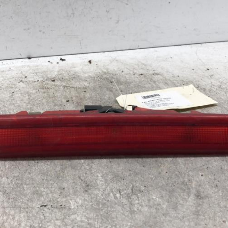 Feu arriere stop central RENAULT CLIO 3 Feu arriere stop central RENAULT CLIO 3