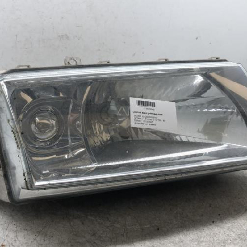 Optique avant principal droit (feux)(phare) SKODA OCTAVIA 1