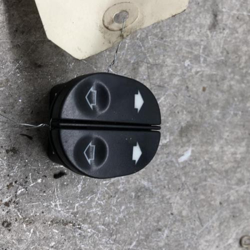 Interrupteur de leve vitre avant gauche FORD FIESTA 5