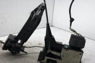 Serrure avant gauche FORD FIESTA 5
