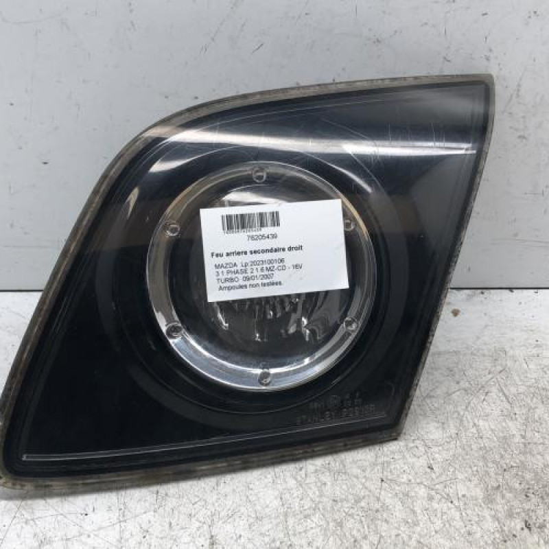Feu arriere secondaire droit (feux) MAZDA 3 1 Feu arriere secondaire droit (feux) MAZDA 3 1