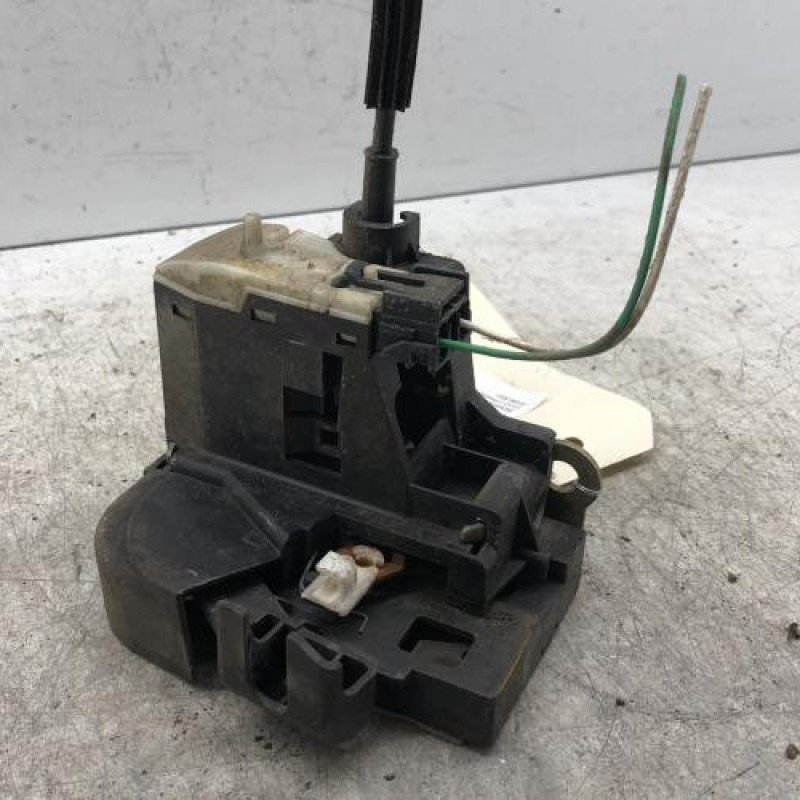 Serrure avant droit RENAULT CLIO 2 Serrure avant droit RENAULT CLIO 2