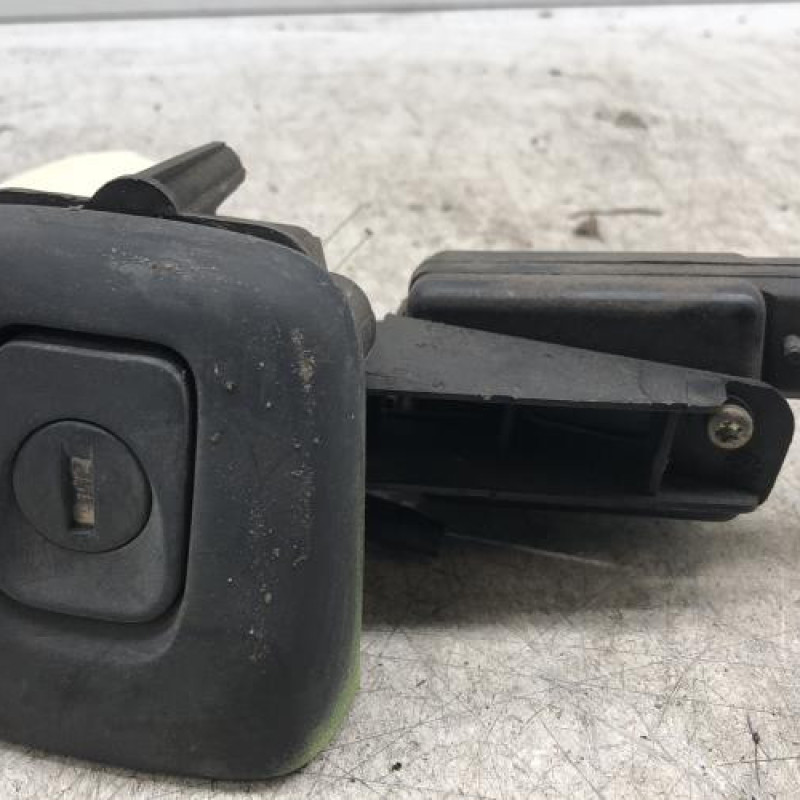 Bouton de coffre RENAULT CLIO 2 Bouton de coffre RENAULT CLIO 2