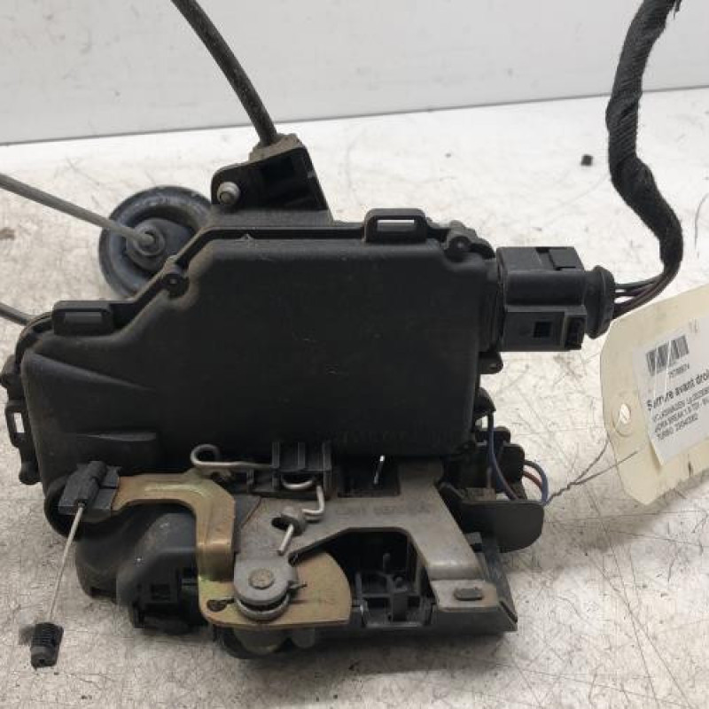 Serrure avant droit VOLKSWAGEN BORA Serrure avant droit VOLKSWAGEN BORA