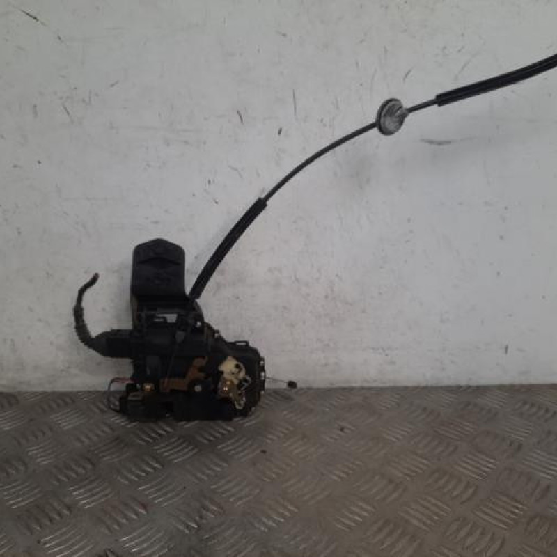Serrure avant droit VOLKSWAGEN PASSAT 4