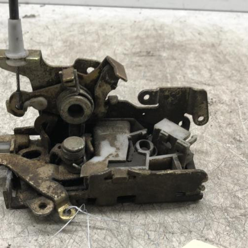 Serrure avant droit MERCEDES VITO 638 Serrure avant droit MERCEDES VITO 638