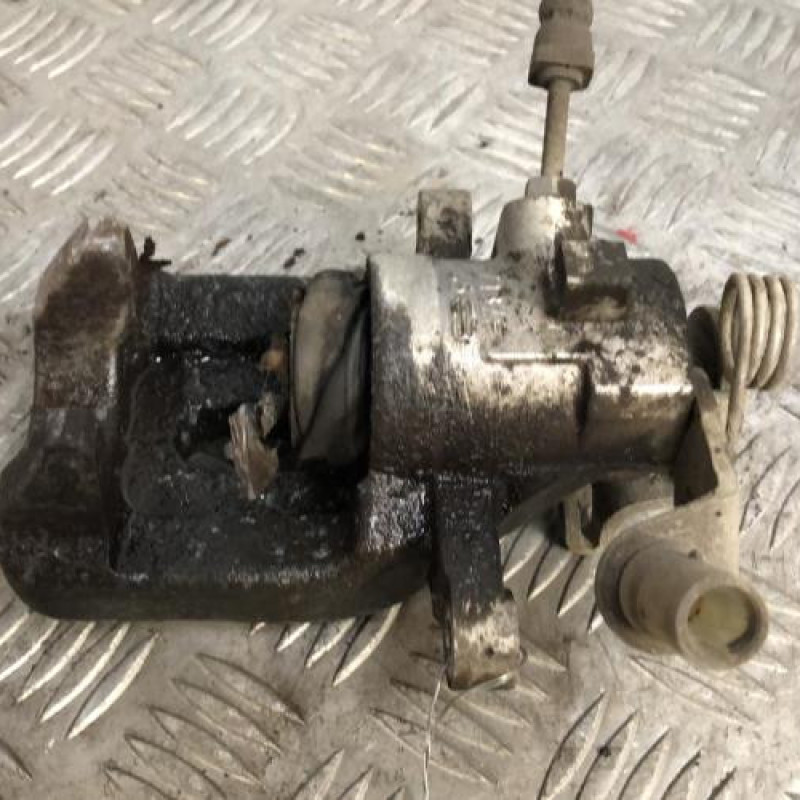 Etrier arriere droit (freinage) PEUGEOT 2008 1 Etrier arriere droit (freinage) PEUGEOT 2008 1
