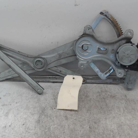 Leve vitre electrique arriere droit TOYOTA COROLLA VERSO 2 Photo n°1
