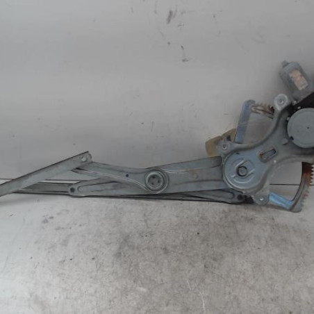 Leve vitre electrique arriere gauche TOYOTA COROLLA VERSO 2 Photo n°1