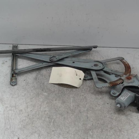 Leve vitre electrique arriere gauche TOYOTA COROLLA VERSO 2