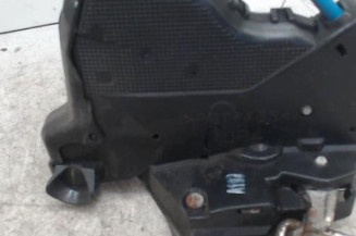 Serrure avant droit TOYOTA COROLLA VERSO 2