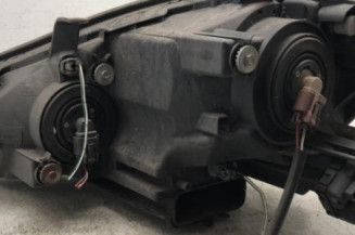 Optique avant principal droit (feux)(phare) TOYOTA AVENSIS VERSO