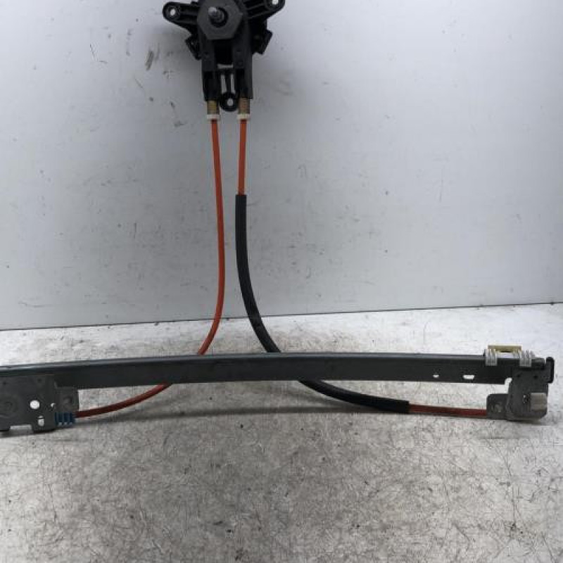 Leve vitre mecanique avant droit PEUGEOT 106
