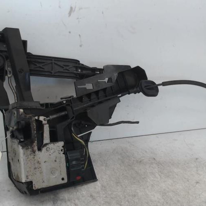 Serrure avant gauche FORD FIESTA 5 Serrure avant gauche FORD FIESTA 5