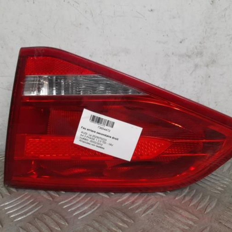 Feu arriere secondaire droit (feux) AUDI A4 3 Feu arriere secondaire droit (feux) AUDI A4 3