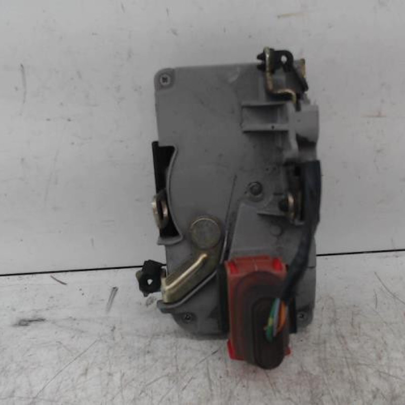 Serrure avant gauche PEUGEOT 206 Serrure avant gauche PEUGEOT 206