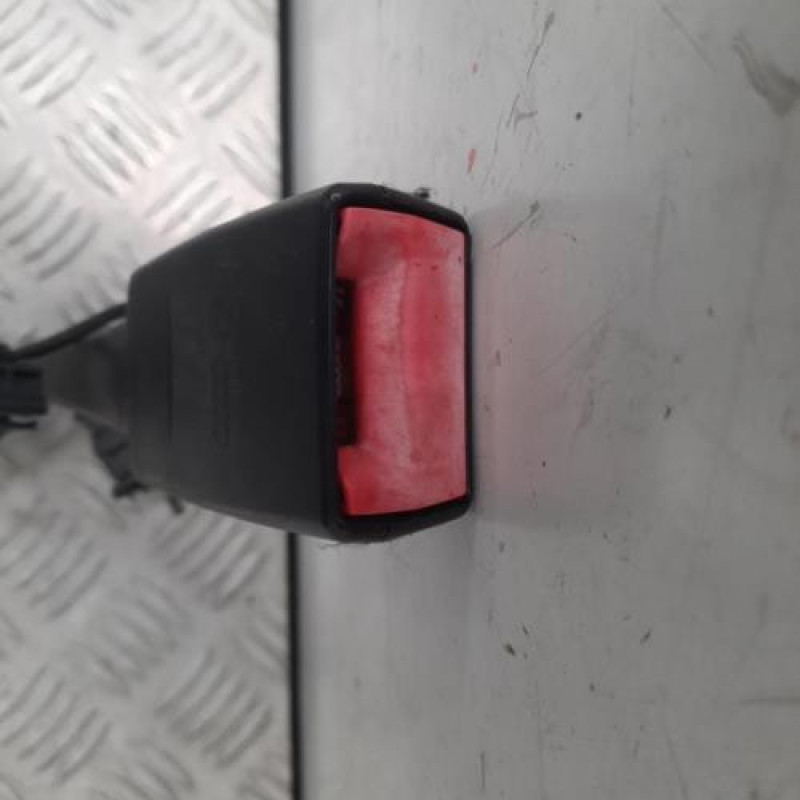 Attache ceinture avant droit AUDI A4 3