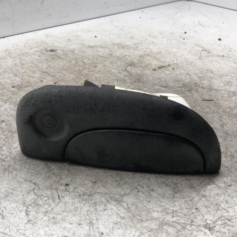Poignee porte avant droit RENAULT KANGOO 1 Poignee porte avant droit RENAULT KANGOO 1