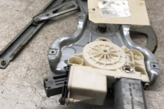 Leve vitre electrique avant gauche TOYOTA AVENSIS 2 Photo n°1