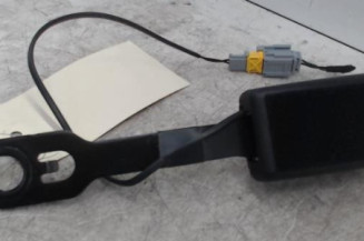 Attache ceinture avant droit PEUGEOT 208 1