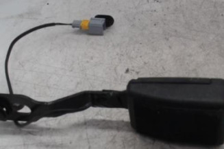 Attache ceinture avant gauche PEUGEOT 208 1