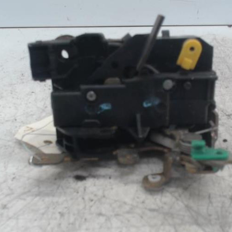 Serrure avant droit RENAULT TWINGO 1 Serrure avant droit RENAULT TWINGO 1
