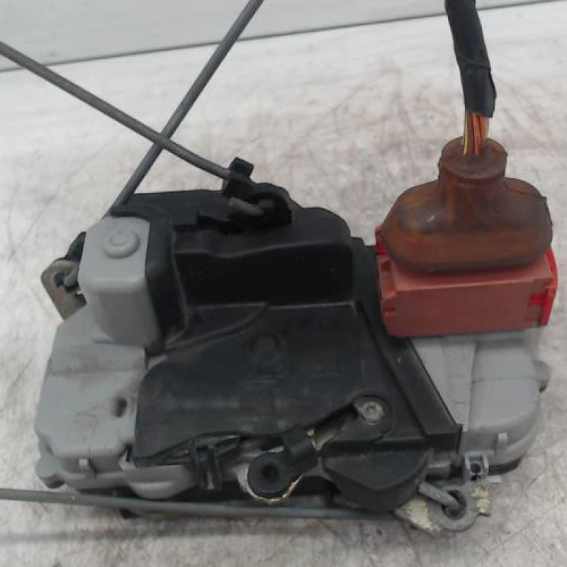 Serrure avant gauche PEUGEOT 406 Serrure avant gauche PEUGEOT 406
