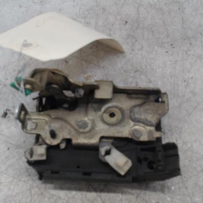 Serrure avant droit RENAULT R19 Serrure avant droit RENAULT R19