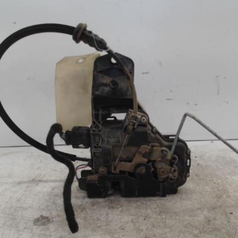 Serrure avant droit VOLKSWAGEN GOLF 4 Serrure avant droit VOLKSWAGEN GOLF 4