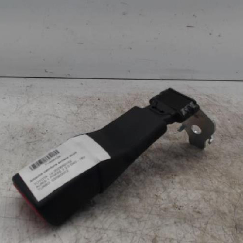 Attache ceinture arriere droit TOYOTA AURIS 1