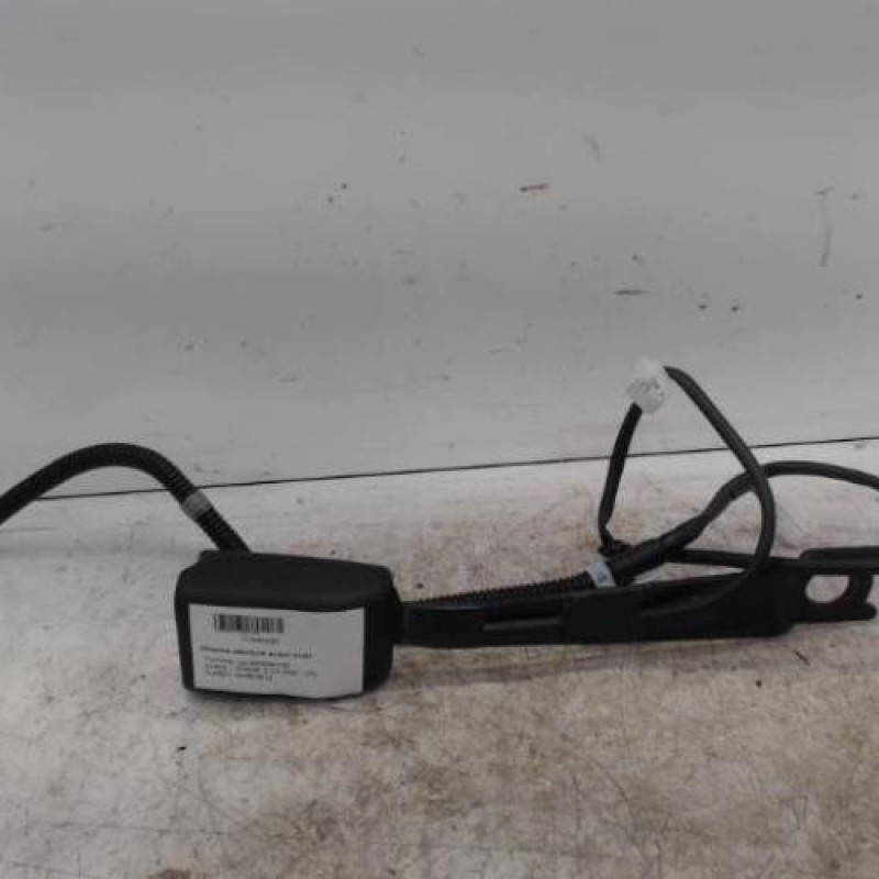 Attache ceinture avant droit TOYOTA AURIS 1