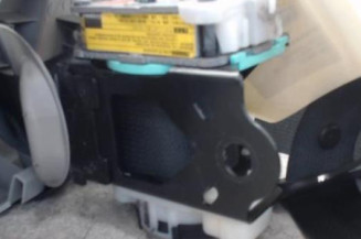 Ceinture avant gauche TOYOTA AURIS 1