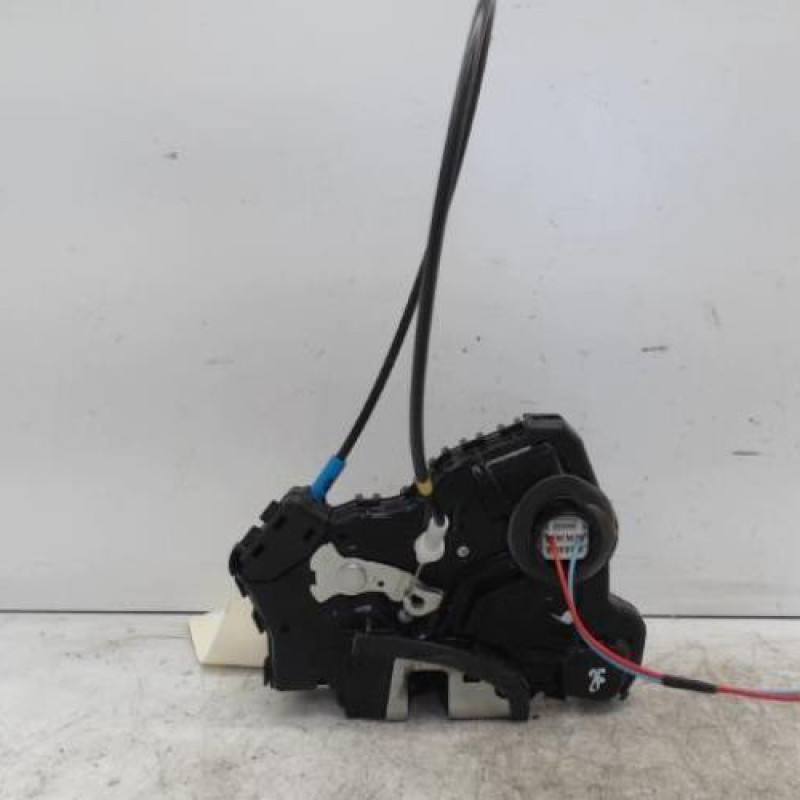 Serrure avant droit TOYOTA AURIS 1 Serrure avant droit TOYOTA AURIS 1