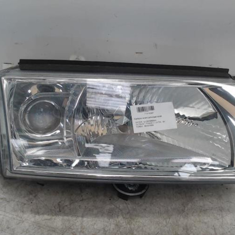 Optique avant principal droit (feux)(phare) SKODA OCTAVIA 1