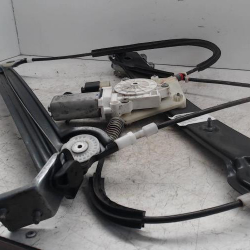 Leve vitre electrique avant droit BMW SERIE 1 E81