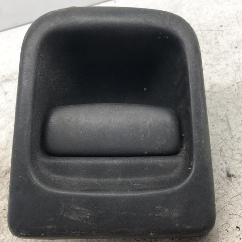 Poignee porte avant gauche RENAULT MASTER 2 Poignee porte avant gauche RENAULT MASTER 2