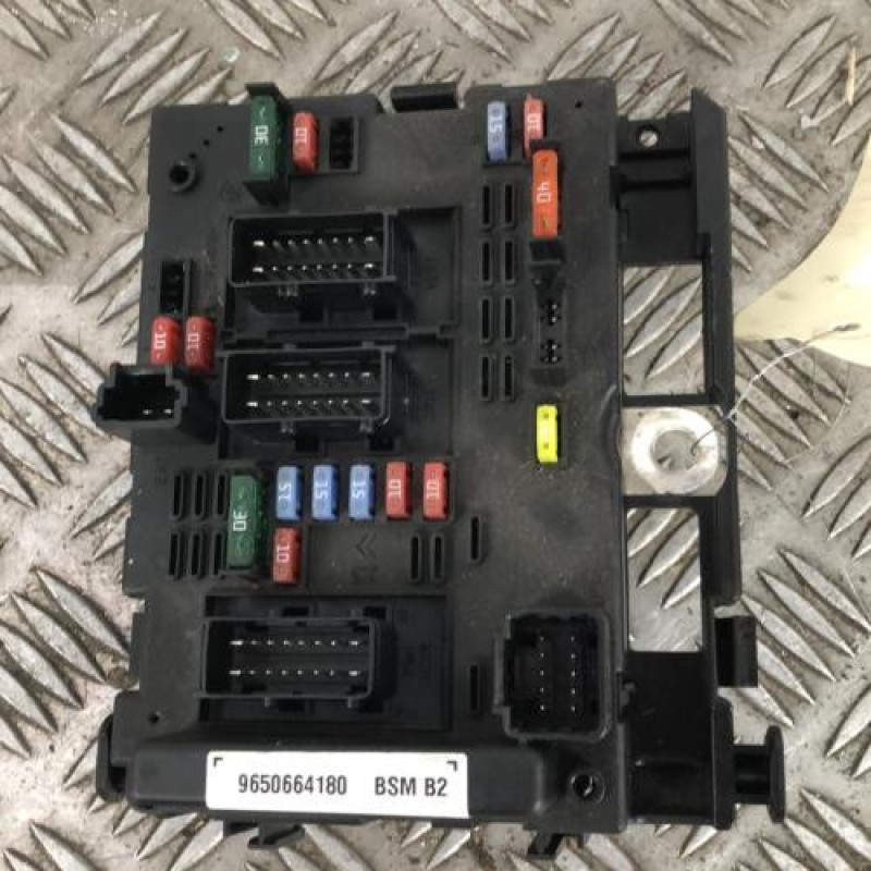 Boitier servitude moteur (BSM) PEUGEOT 206 Boitier servitude moteur (BSM) PEUGEOT 206