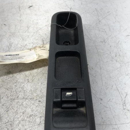 Interrupteur de leve vitre avant droit PEUGEOT 5008 1