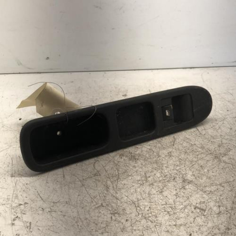 Interrupteur de leve vitre avant droit PEUGEOT 307