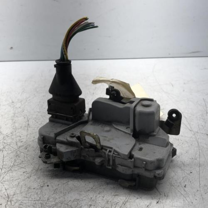 Serrure avant droit PEUGEOT 306 Serrure avant droit PEUGEOT 306
