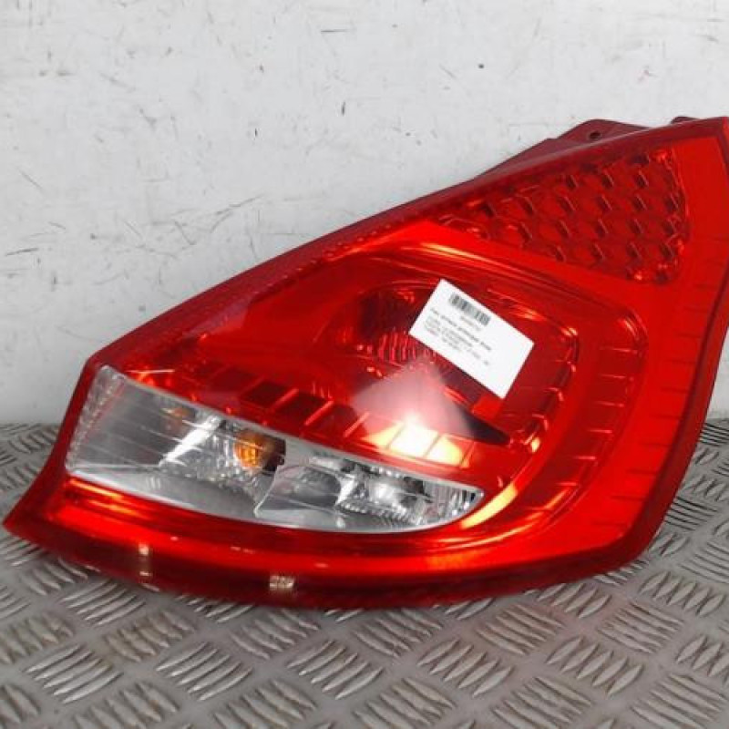Feu arriere principal droit (feux) FORD FIESTA 6 Feu arriere principal droit (feux) FORD FIESTA 6