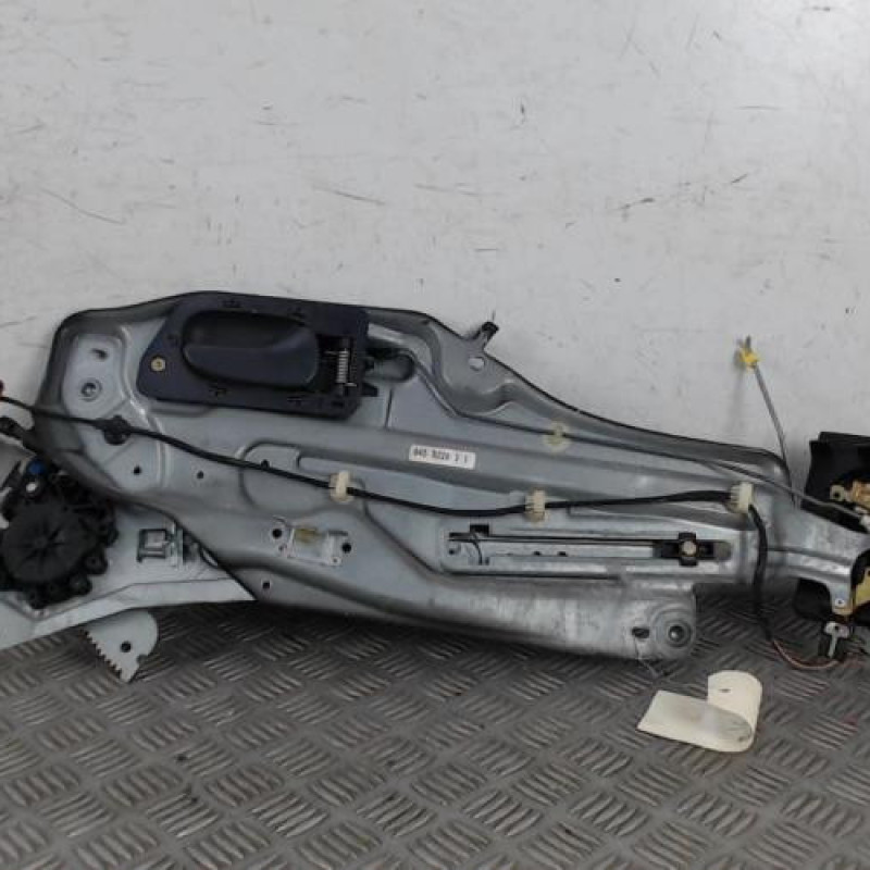 Leve vitre electrique avant droit RENAULT LAGUNA 1