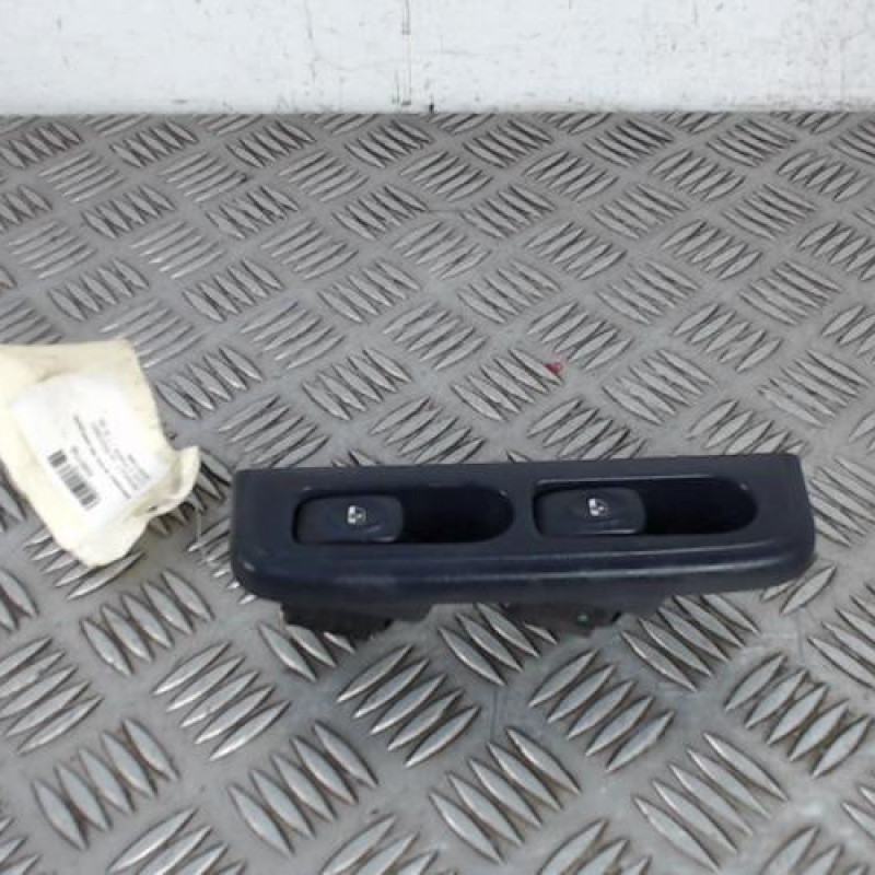 Interrupteur de leve vitre avant gauche RENAULT CLIO 2
