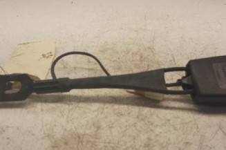 Attache ceinture avant droit PEUGEOT 5008 1